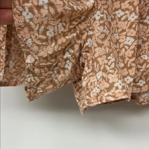 aerie Peach and White Smocked Floral Shorts - Picture 3 of 4